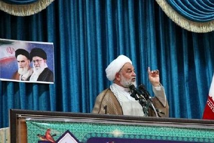 تاکید امام جمعه بجنورد بر مراقبت خانواده ها از دختران خود