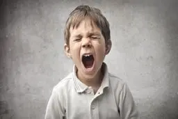 چگونه با کودک کج خلق و عصبانی ام برخورد کنم؟
