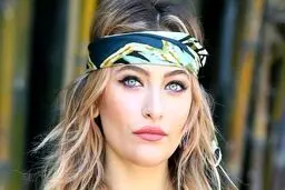 بازی دختر مایکل جکسون در نقش حضرت عیسی جنجال آفرین شد + عکس
