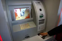 بانک‌ها برای ارائه خدمات غیرحضوری بیشتر اقدام کنند/ افزایش سقف خدمات مبتنی بر کارت