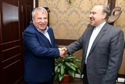 تصویری از دیدار علی پروین با وزیر ورزش/ سلطان بدون ماسک