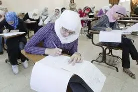 جوانی با لباس زنانه در امتحان نهایی حاضر شد
