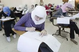 جوانی با لباس زنانه در امتحان نهایی حاضر شد