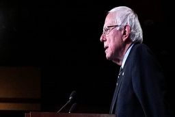 سندرز: ۲۰ درصد آمریکایی‌ها توانایی خرید داروی خود را ندارند