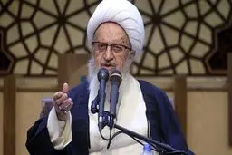آیت الله مکارم: چطور می شود به فردی اجازه دهید درنماز جمعه ضد حوزه حرف بزند و دروغ بگوید
