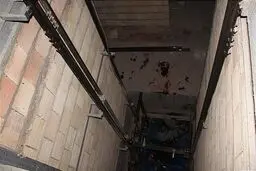 مرگ کارگر جوان در پی سقوط به چاله آسانسور