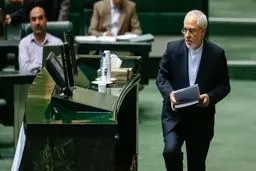 آتشی که دود آن به چشم مردم می‌رود