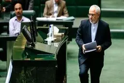 آتشی که دود آن به چشم مردم می‌رود
