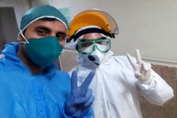 ماجرای دست به جیب شدن زوج پزشک برای زنده ماندن بیمار کرونایی‌