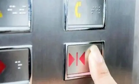 شستی آسانسور ۷۱ نفر را بستری کرد