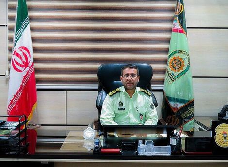 سرو قلیان با درِ نیمه‌باز و نگهبان در روزهای کرونایی!