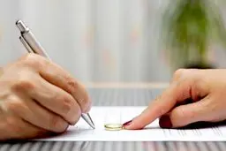 جدایی از دکتر قلابی/ او یک مغازه عطاری اجاره ای داشت اما خودش را دکتر جا زد