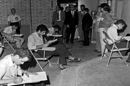 کنکور سراسری از ۱۳۴۸ تا ۱۳۹۹ نیم قرن تلاش نافرجام برای حذف یک آزمون حاشیه‌دار!