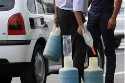 انجمن جایگاه داران: کم فروشی بنزین در جایگاه‌های سوخت صحت ندارد / دلیل برخی کم فروشی‌ها تبخیر بنزین در باک‌ها است