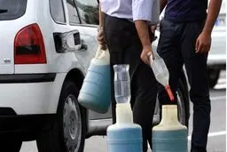 انجمن جایگاه داران: کم فروشی بنزین در جایگاه‌های سوخت صحت ندارد / دلیل برخی کم فروشی‌ها تبخیر بنزین در باک‌ها است