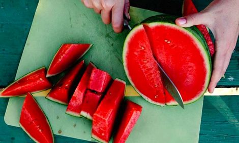 اگر این بیماری را دارید، خوردن هندوانه ممنوع!