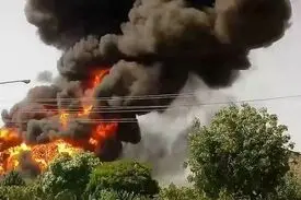پارکینگ خودروهای سنگین در کرمانشاه طعمه حریق شد