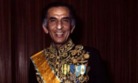 از نخست وزیری در میان اعتراضات تا انحلال حزب رستاخیز