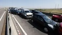 روغن روی جاده باعث تصادف ۷ خودرو شد