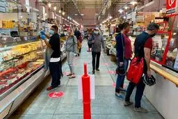 آیا میزان درآمد فرد با رعایت فاصله‌گذاری اجتماعی مرتبط است؟