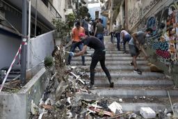 تلاش برای بازسازی در میان خشم و اندوه