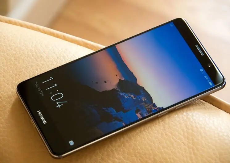 بازار گوشی سقوط می‌کند اما هوآوی نه؟!