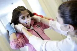 کودکان بالای ۱۲ سال باید قوانین استفاده از ماسک را رعایت کنند