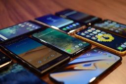 قیمت‌های نجومی بازار موبایل؛ خرید با نرخ نیمایی فروش با دلار ۲۴ هزار تومانی!