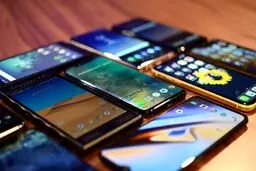 قیمت‌های نجومی بازار موبایل؛ خرید با نرخ نیمایی فروش با دلار ۲۴ هزار تومانی!