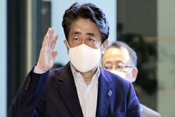 شینزو آبه راهی بیمارستان شد