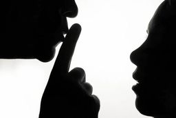 ۱۰ چهره مشهوری که متهم به تجاوز شده‌اند + عکس