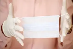 ماسک‌ها را از آینه‌ی ماشین آویزان نکنید