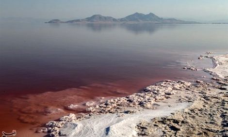 حجم آب موجود دریاچه ارومیه دوباره کاهش یافت