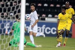 بی‌دقت در حمله، متزلزل در دفاع؛ سپاهان باخت و کارش بسیار سخت شد