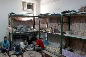 زندانیان کف خوابی که پول برای اجاره تخت ندارند