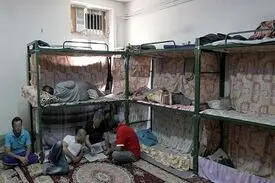 زندانیان کف خوابی که پول برای اجاره تخت ندارند