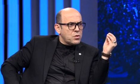 سعادتمند: استراماچونی هر روز نرخ قرارداد را افزایش می‌داد/ استعفا نمی دهم/ قایدی فروشی نیست/ بازیکن با خودش قلیان به قطر آورده است!