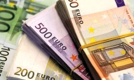 یک زن خوش شانس در انبار خانه اش چمدانی پر از پول یافت