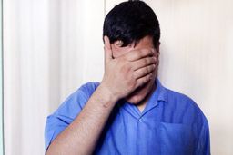 پول می‌گیرم داد می‌زنم