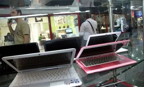 قیمت لپ‌تاپ از پراید هم گران‌تر شد / مجموع ۶ سال حقوق معادل قیمت یک لپ‌تاپ!