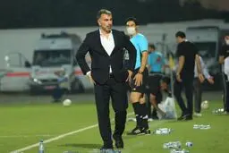 نساجی از فکری شکایت می‌کند