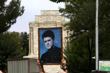 هزاردستان موسیقی ایران به خاک سپرده شد/مردی فراتر از آواز و هنر ایران