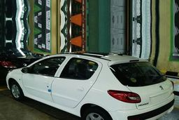 معاون ایران خودرو: فروش ۲۰۷ و دنا پلاس با سقف پانوراما / رونمایی از خودروی جدید به زودی