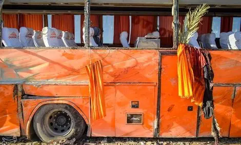 واژگونی اتوبوس در محور قم ـ کاشان/ ۳ نفر کشته و ۱۲ مسافر مجروح شدند