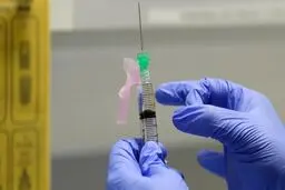 طرح جنجالی بریتانیا برای ساخت واکسن؛ وقتی افراد عامدانه به کرونا مبتلا می‌شوند