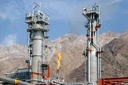 دو مقام عراقی: آمریکا معافیت عراق برای واردات گاز از ایران را تمدید می کند