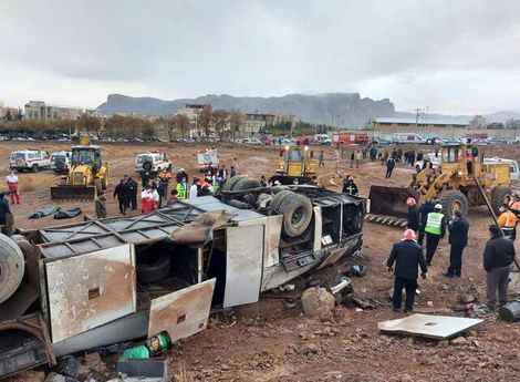 واژگونی اتوبوس کارکنان پالایشگاه اصفهان با ۴ کشته و ۱۷ مصدوم