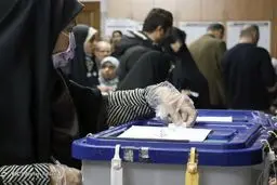 سایه کرونا بر سر انتخابات ۱۴۰۰/ چرا مسئولان به فکر آیین‌نامه‌های بهداشتی انتخابات نیستند؟