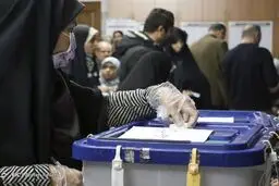 سایه کرونا بر سر انتخابات ۱۴۰۰/ چرا مسئولان به فکر آیین‌نامه‌های بهداشتی انتخابات نیستند؟