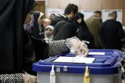 سایه کرونا بر سر انتخابات ۱۴۰۰/ چرا مسئولان به فکر آیین‌نامه‌های بهداشتی انتخابات نیستند؟